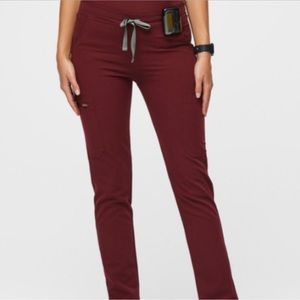 Figs Women’s maroon Yola Skinny Scrub Pants - Size S/Tall